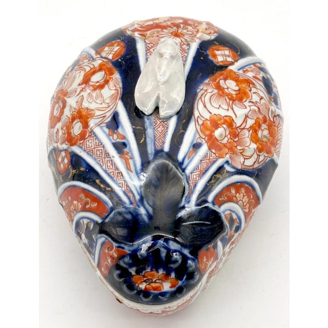 Traditional Meiji Period Imari Gourd Shaped Box with Moth Handle, by Fukagawa For Sale - Image 3 of 8