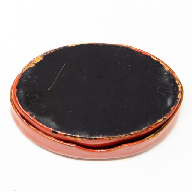 1920s Vintage Bird Motif Paper Mâché Red Pillbox For Sale - Image 5 of 13