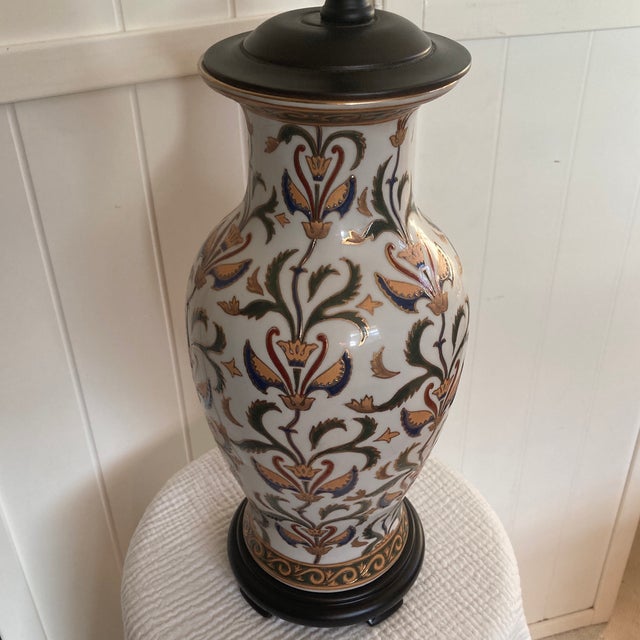 Vintage Iznik Pattern Ceramic Chinoiserie Lamp on Carved Wood Base With Gold Shade For Sale - Image 11 of 12