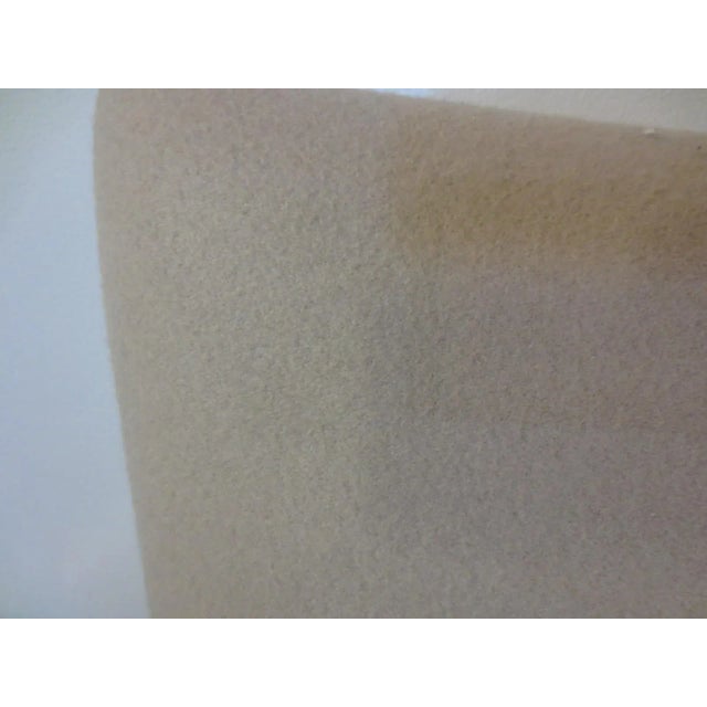 Modern Carl Hansen & Son Ch445 Wing Lounge Chair in Beige Fabric For Sale - Image 3 of 6