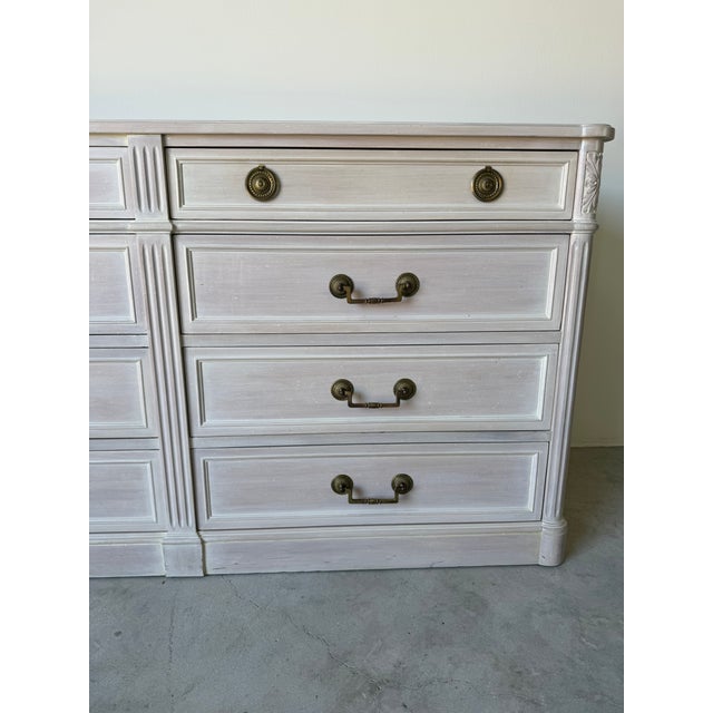 Vintage John Widdicomb Neoclassical Style 8-Drawer Dresser With Brass Handles For Sale - Image 4 of 18
