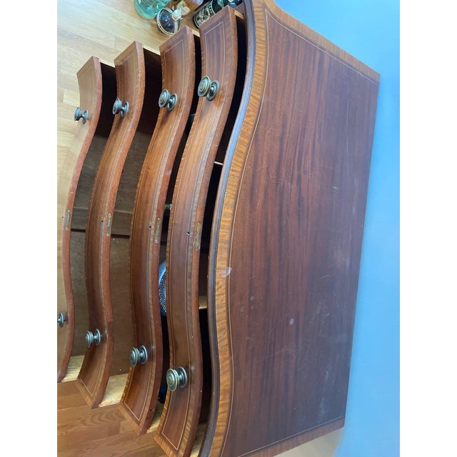 Antique Mahogany Serpentine Chest of Drawers With Satinwood Inlay For Sale In Chicago - Image 6 of 10