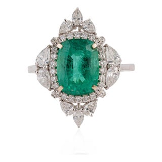 Regal 18k White Gold 3.31ct Zambian Emerald & 1.04ct Diamond Halo Cocktail Ring Size 4 For Sale