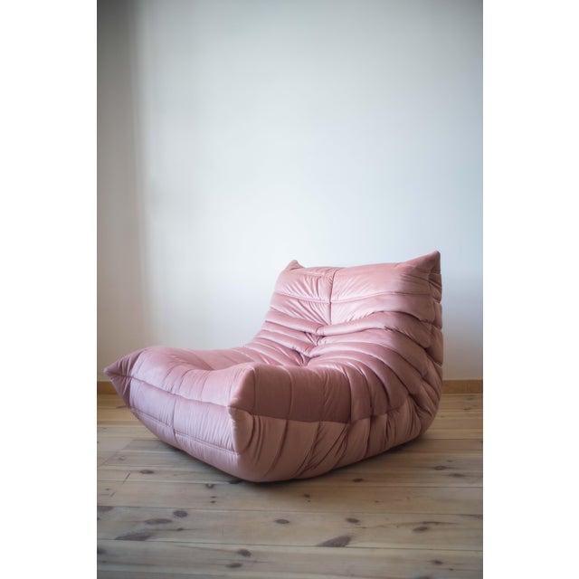 This Togo has been reupholstered with new foam and high-quality new fabric, keeping its inner structure, giving the item...