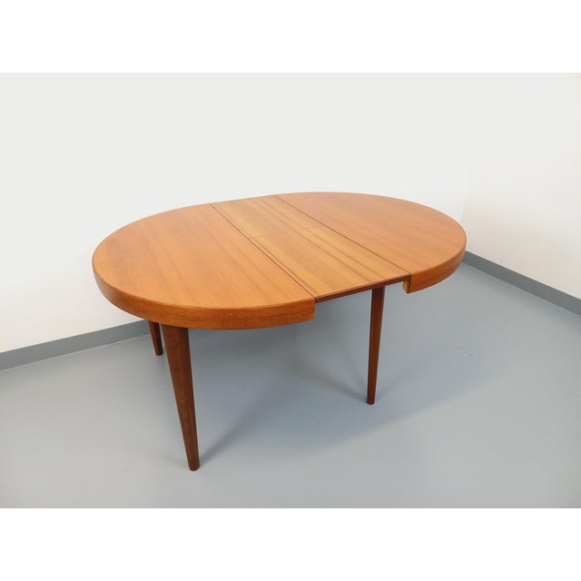 Large Vintage Scandinavian Round Table in Teak with Extensions, 1960s For Sale - Image 17 of 18