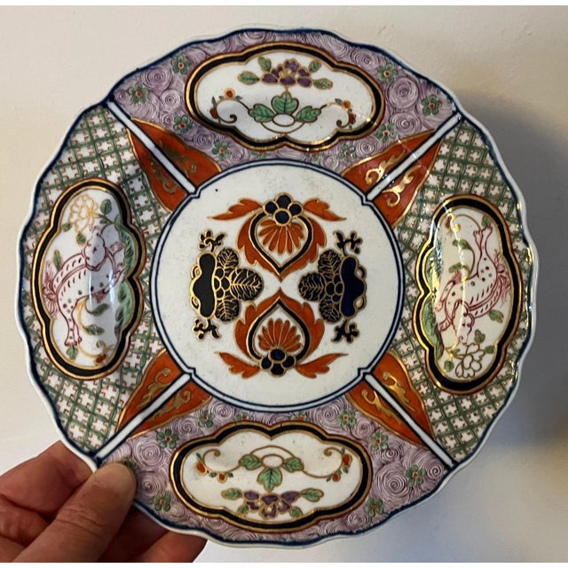Antique 18th century Worcester porcelain imari plate. Decorated front and back. Measures 8 3/8" diameter. Good condition.