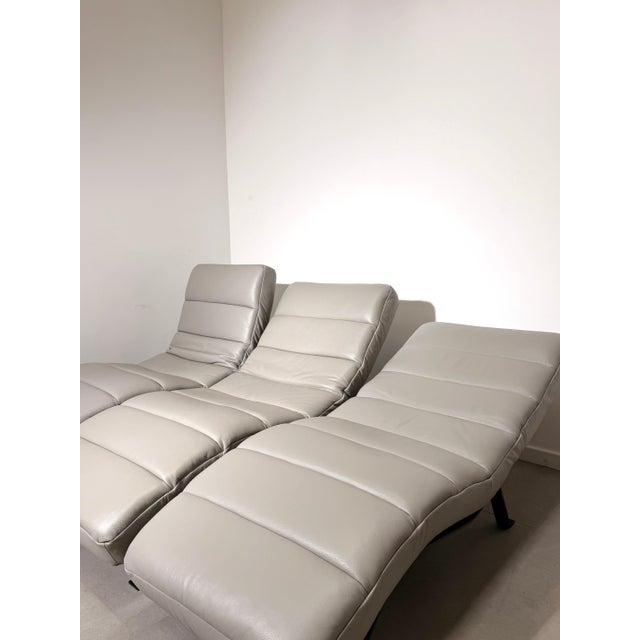 Modern Chaise Lounge in Leather For Sale - Image 6 of 8