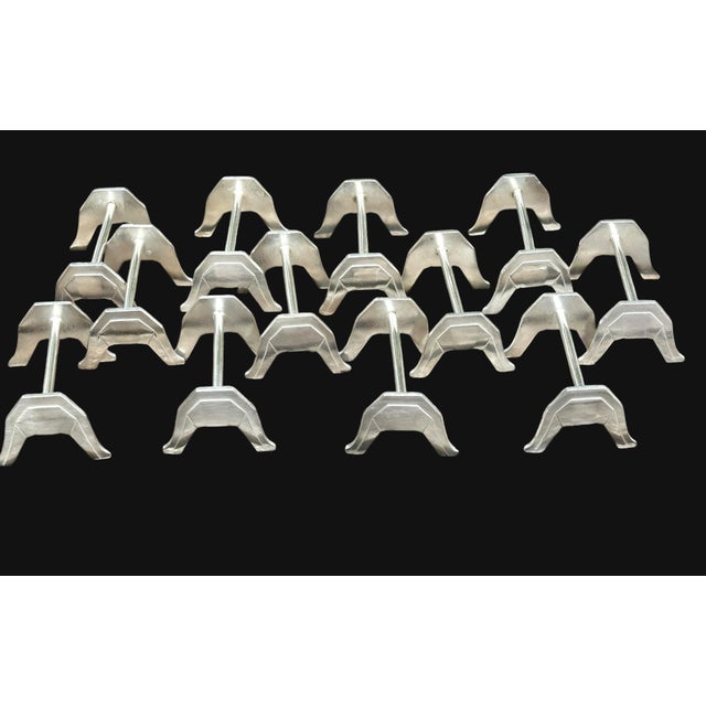 Metal Large Art Deco Silver-Plated Arceaux Knife Rests by Victor Saglier Ee Frères, France, 1930s, Set of 12 For Sale - Image 7 of 7