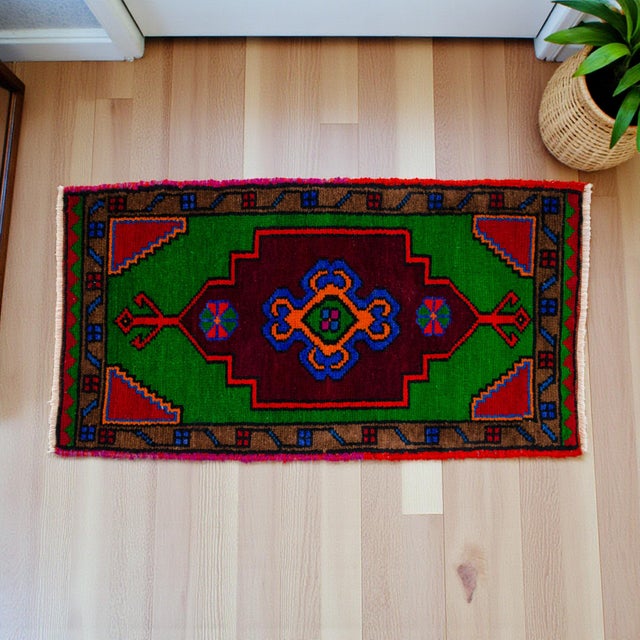 Hand Knotted Oushak Smal Rug. Colorful Rug, Bath Mat, Laundry Kitchen Decor 1'6" X 2'9" For Sale - Image 4 of 10