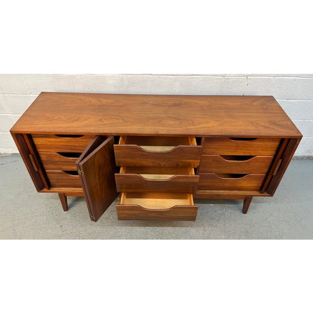 Mid-Century Nine Drawer Walnut 'Elegette' Dresser by Furnette Industries For Sale - Image 11 of 18