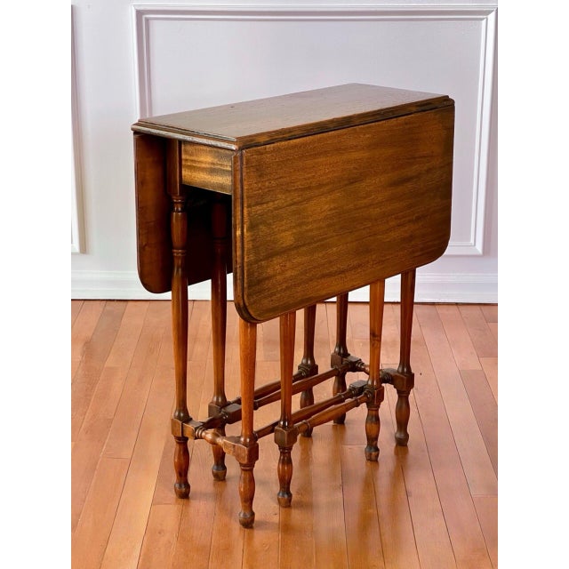 Small antique walnut drop-leaf occasional table in the William and Mary style, England, 1920s. Lovely, versatile table...