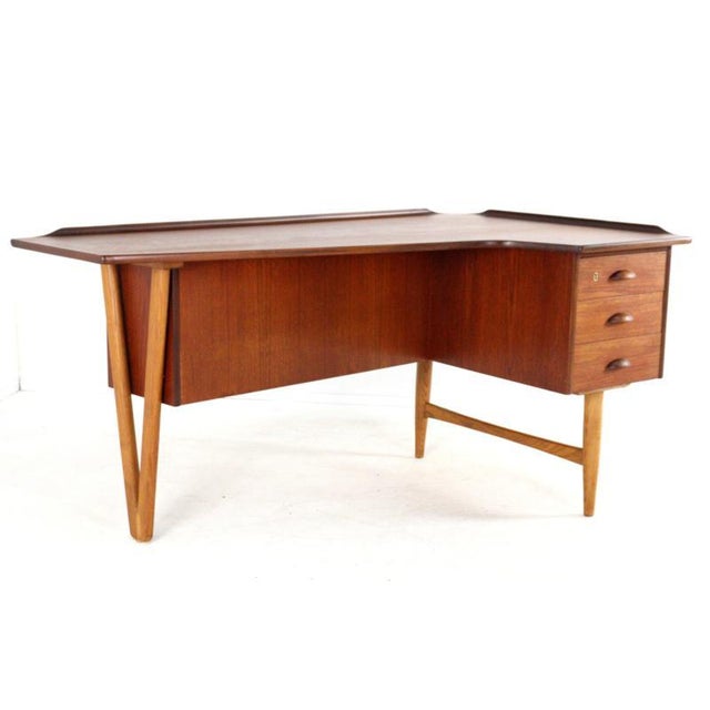 Boomerang Desk by Peter Løvig Nielsen for Hedensted Møbelfabrik For Sale - Image 6 of 16