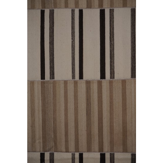 Textile Mid-20th Century Handmade Turkish Flatweave Kilim Gallery Rug 9'2'' X 10'2'' For Sale - Image 7 of 10