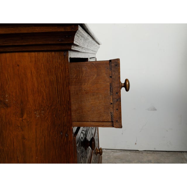 English Georgian Period 1800s Oak Chest with Four Drawers and Carved Motifs For Sale - Image 9 of 12