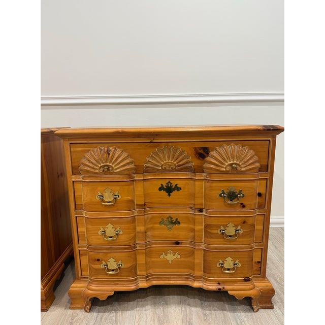 Lexington Link Taylor Carved Shell Pine Chest of Drawers /Nighstands. In great vintage condition. Minor scurffs and...