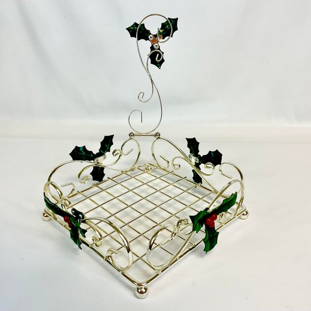 1980s Vintage Hollywood Regency Americana Boho Chic Napkin Holder With Holly Berry Motif, Christmas For Sale - Image 9 of 10