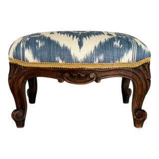 Late 19th Century French Hand Carved Petite Low Footstool in Blue & White Clarence House Linen Upholstery For Sale