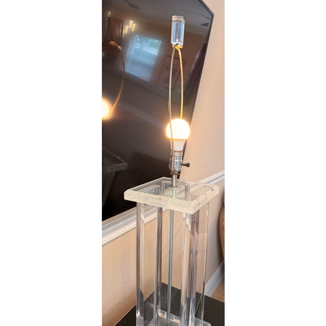 Vintage Mid-Century Modern Monumental "Four-Column" Lucite Table Lamp For Sale - Image 10 of 12