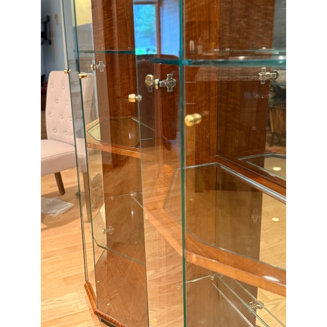 Henredon Set of 2 Cherry Wood Vitrine Illuminated Display Cabinets Book Matched Pair For Sale - Image 13 of 18