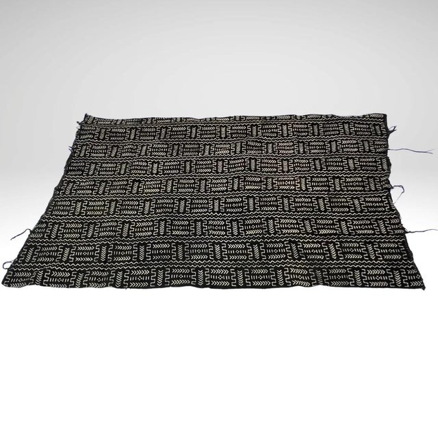 Early 20th Century Black and White Mudcloth Textile Mali 66.5 x 41.25 For Sale In Denver - Image 6 of 10