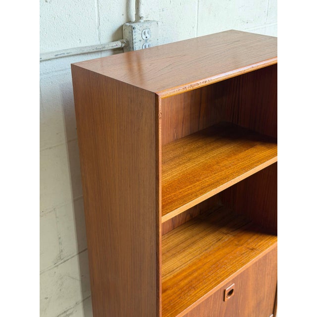 1960s Vintage Danish Teak Bookcase Cabinet Secretary Display Shelf Mid Century Modern 1960s For Sale - Image 5 of 10