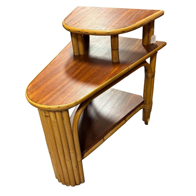 1950s Restored MCM Rattan & Mahogany 3-Tiered Vertically Stacked Rattan Wedge Table For Sale In Los Angeles - Image 6 of 6