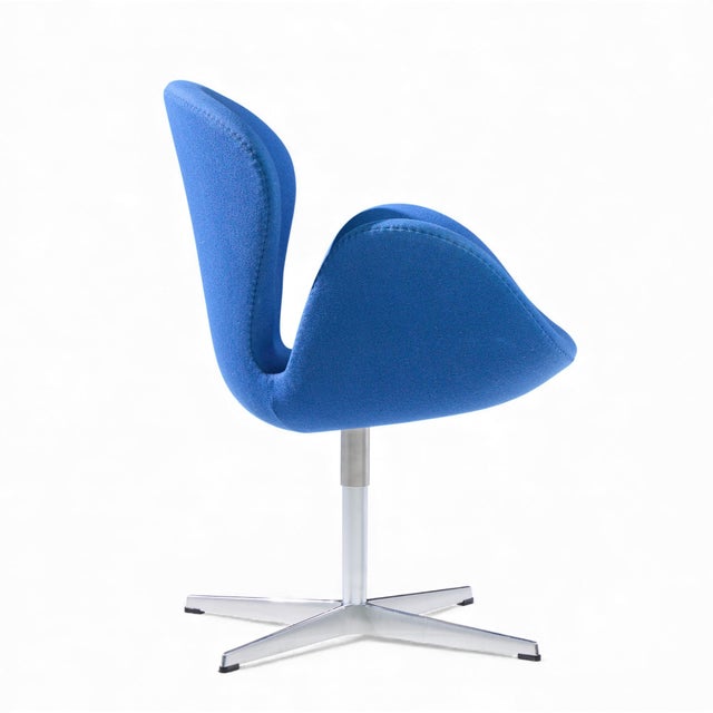 Arne Jacobsen for Fritz Hansen Mid Century Swan Chairs - Set of 4 For Sale - Image 11 of 13