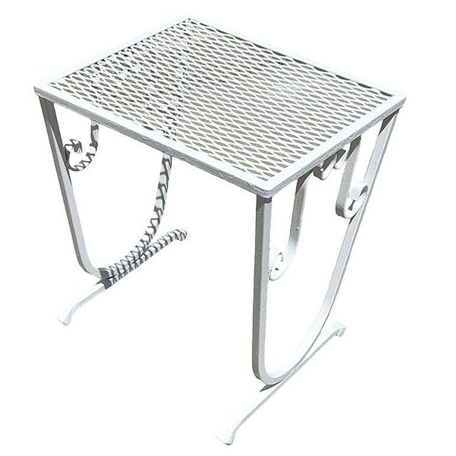 White Mid-Century Modern Salterini Style Wrought Iron Mesh Nesting Tables, Set of 3 For Sale - Image 8 of 10