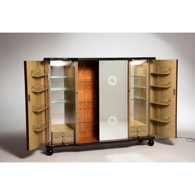 Glass Art Deco Italian Bar Cabinet in Walnut and Burl, 1940 For Sale - Image 7 of 17