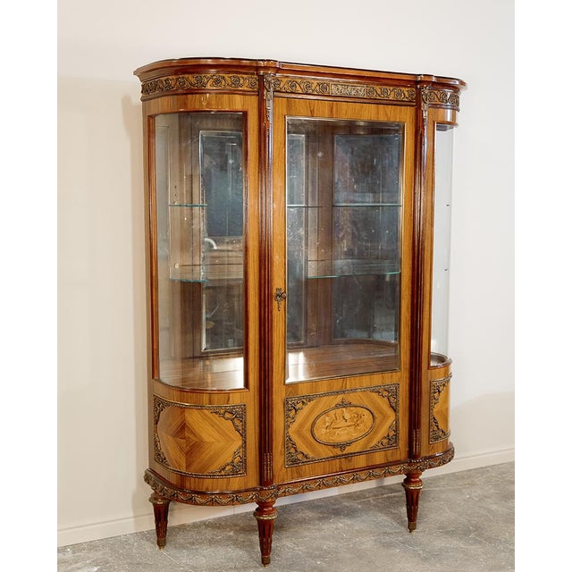 This elegant antique vitrine or display cabinet (likely Napoléon III Louis XV Revival style) exudes opulent 19th-century...