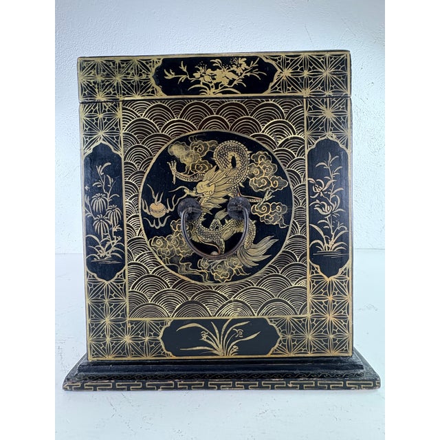 Metal Early 20th Century Hand Painted Chinese Export Large Jewelry Box For Sale - Image 7 of 12