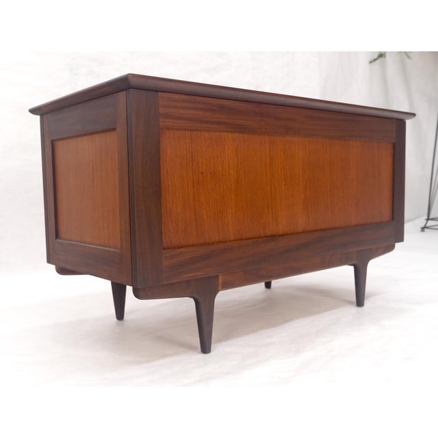 Late 20th Century Danish Mid Century Modern Teak Hope Chest Trunk Storage MINT For Sale - Image 5 of 15
