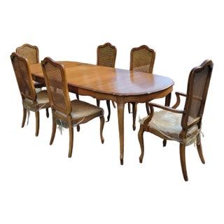 1960s Thomasville French Provincial Walnut Dining Table and 6 Chairs - Set of 7 For Sale
