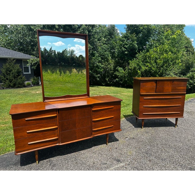 United Furniture Corporation Mid Century United Long Dresser and Tall Boy For Sale - Image 4 of 12