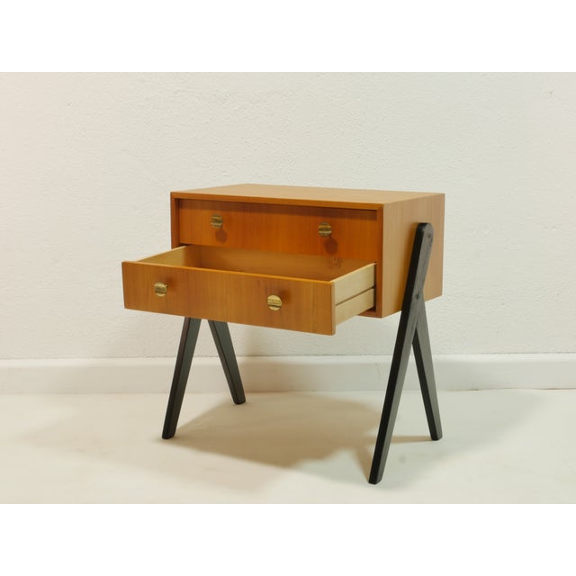 This small hallway cabinet is an original piece from the 1960s and impresses with its clean mid-century design and the...