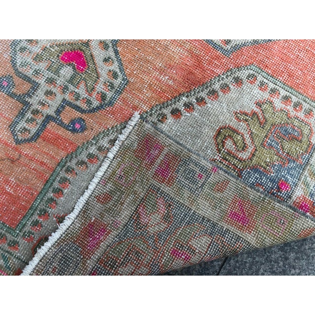 1960s Vintage Turkish Oushak Faded Rug - 4′3″ × 7′ For Sale - Image 4 of 11