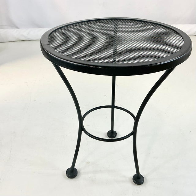 Mid-Century Boho Chic Atomic Mesh Patio Side Table, Woodard Attributed For Sale - Image 10 of 10