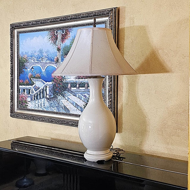 Vintage Cream Ceramic Urn Table Lamp With Brass Accents & Shade - Hollywood Regency For Sale - Image 18 of 18