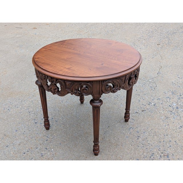 Early 20th Century Antique 1930s Italian Style Hand Carved Walnut Lamp Table Renaissance Revival Side Table For Sale - Image 5 of 9