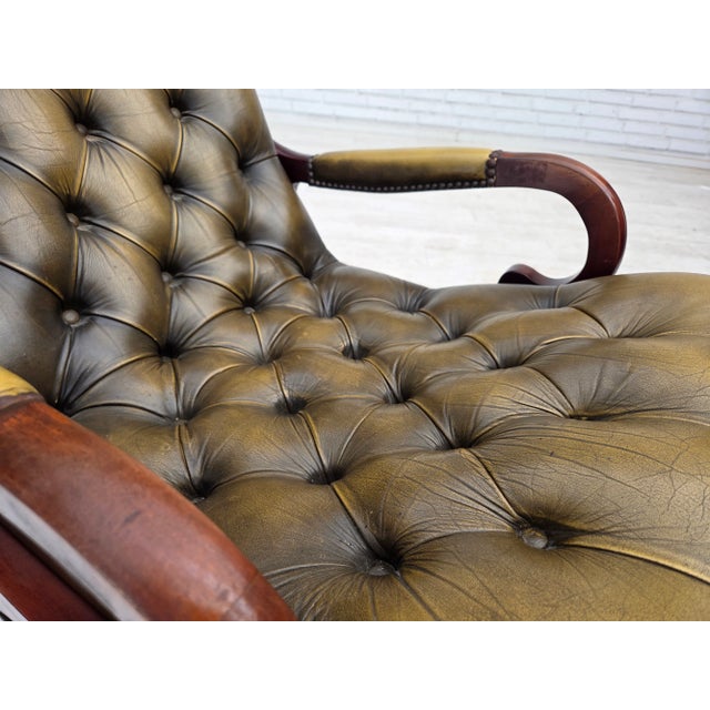 Chesterfield Rocking Chair in Green Leather and Teak, 1950s For Sale - Image 4 of 17