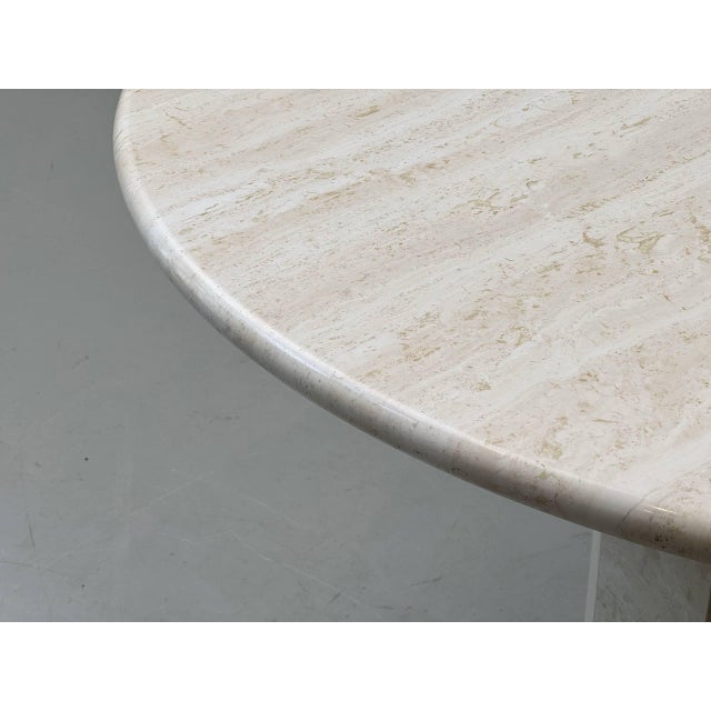 Beige Round Table in Travertine, Italy, 1970s For Sale - Image 8 of 16