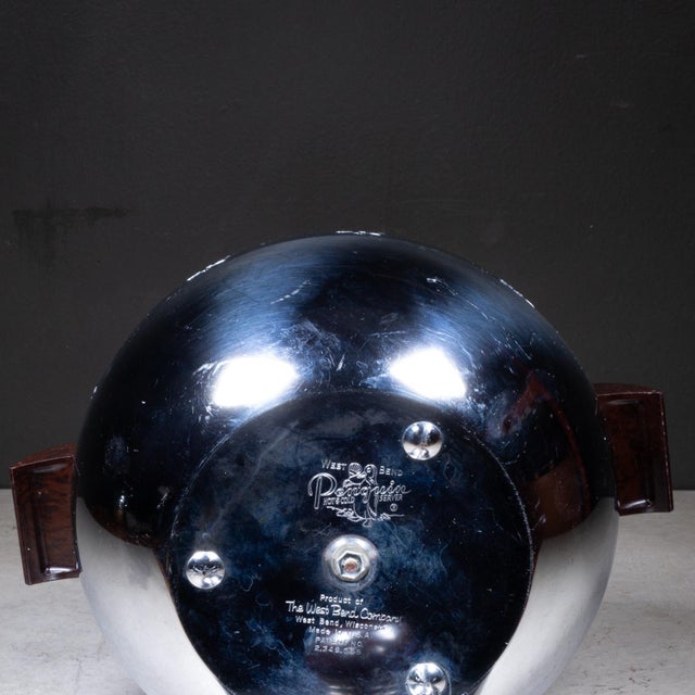 Metal Mid-Century Penguin Ice Bucket With Bakelite Handles c.1960 For Sale - Image 7 of 9