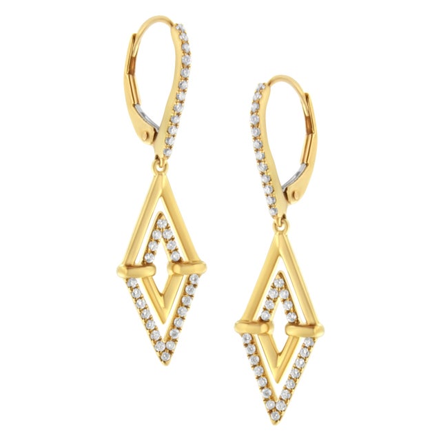 Immerse yourself in the world of sumptuous elegance with these 14K yellow gold earrings, delicately fashioned into a...