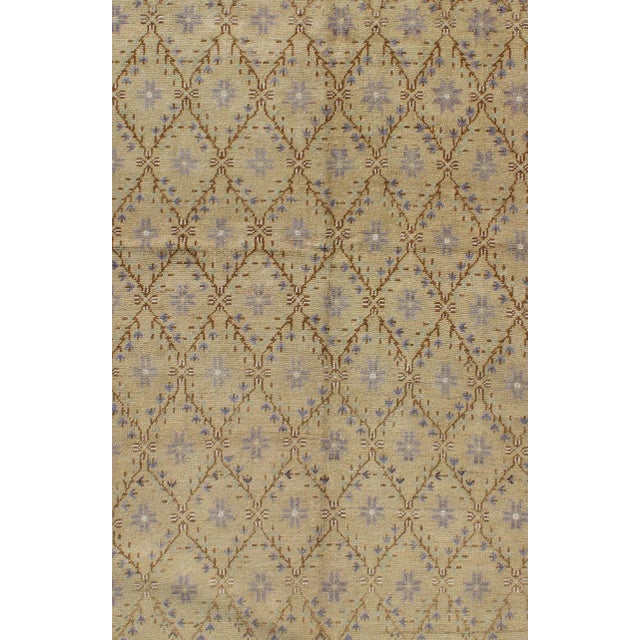 Vintage Turkish Oushak Rug With Lattice Blossom Design in Camel and Lavender 4′10″ × 8′5″ For Sale - Image 4 of 8
