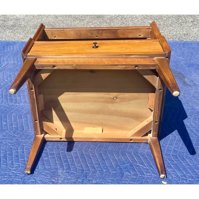 Mid 20th Century American of Martinsville Walnut Nightstands/End Tables MCM, Pair For Sale - Image 16 of 18