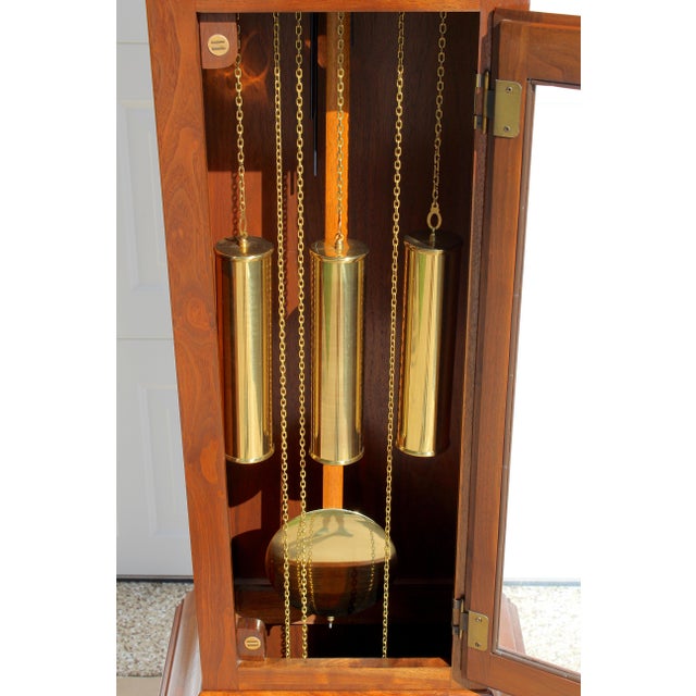Vintage 1970s Emperor Clock Co. “Cambridge” Model 300 Grandfather Clock – Excellent Working Condition For Sale - Image 12 of 15
