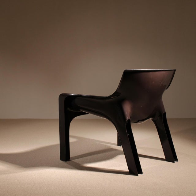 The iconic design works by Vico Magistretti for Artemide, 1970. This exceptional set includes eight „Vicario“ lounge...