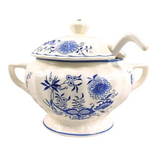 1960s Footed Covered Soup Tureen in Blue Onion For Sale