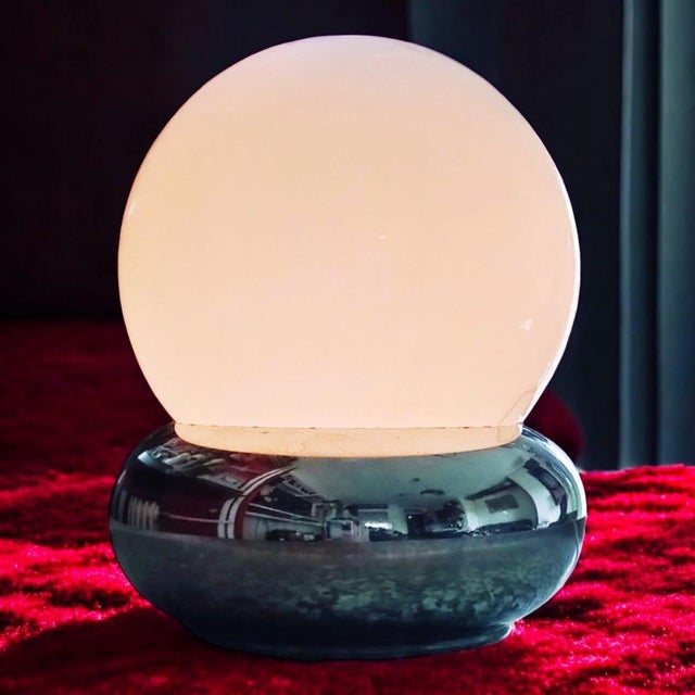 Mid-Century Modern Vintage Space Age Table Lamp in Opal Glass and Chrome Base For Sale - Image 3 of 6