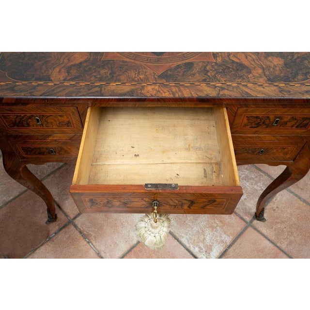 18th Century Neapolitan Louis XV Desk in Olive Wood Burl For Sale - Image 5 of 7